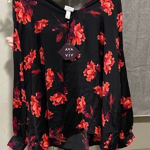 Excellent material with long sleeve . Buttons at cuff.